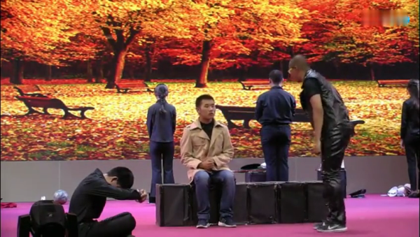 主图-警察与赞美诗.png